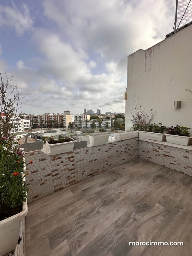Apartment for rent in Anfa. 3 spacious rooms. Fireplace and concierge service — 2