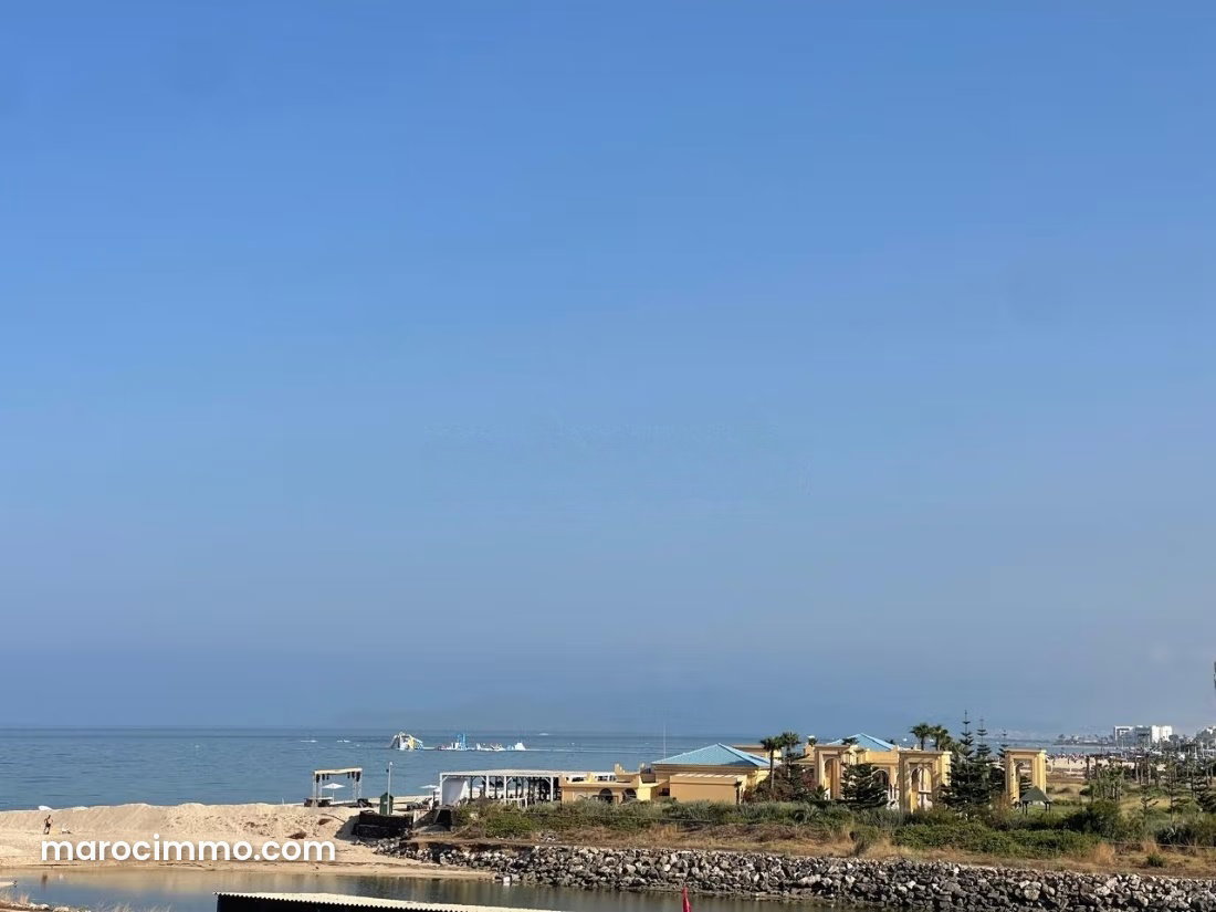 Sea-View Apartment with Direct Beach Access, Fnideq — Fnideq