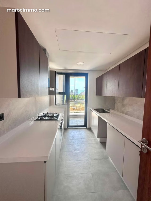 Rent this apartment in Casablanca Finance City. Total area 110 m². Concierge service, air conditioned — 2