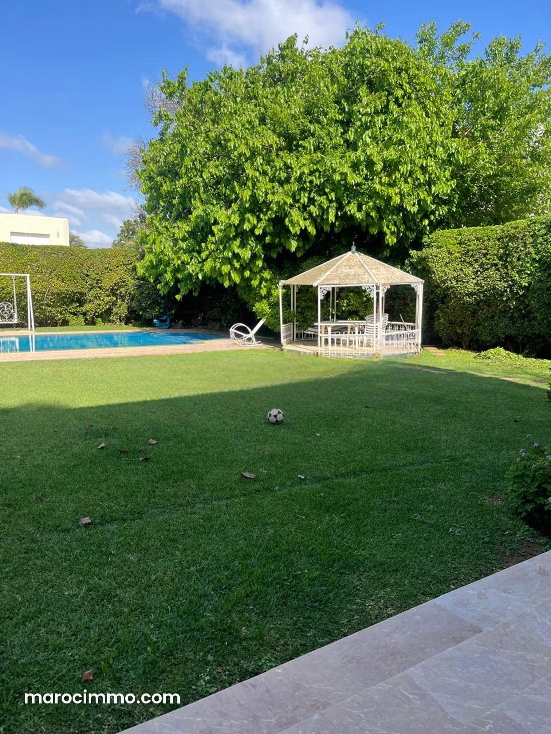 Villa 1760 m² avec piscine et jardin à vendre, Souissi, Rabat — Rabat