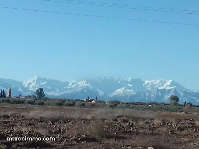 Terrain 2000 M2 route Amizmiz Km22 de marrakech — 2