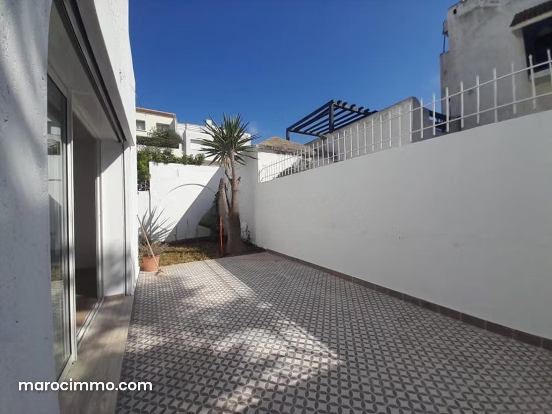 Villa 300 m² plain, pied avec jardin, Harhoura, Temara — Temara