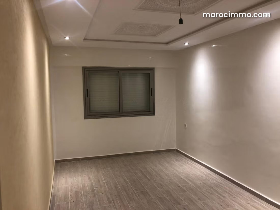 شقة بثلاث غرف وشرفة مطلة على البحر في مرتيل — مرتيل
