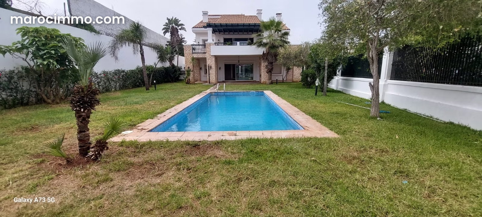 Villa 1400 m² et piscine, Dar Bouazza, à louer — Dar Bouazza