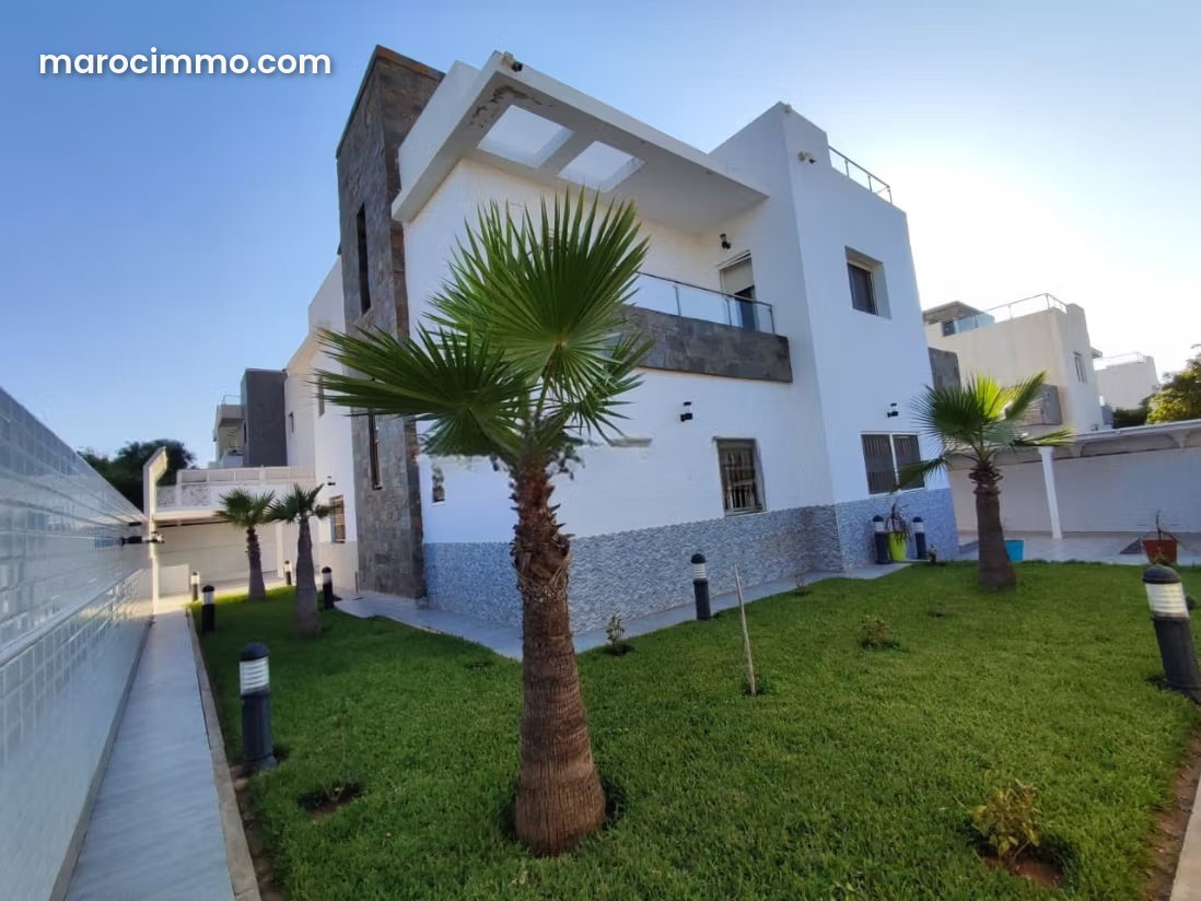 Contemporary 1,200 m² Villa with Pool and Mountain Views, Saidia — Saidia