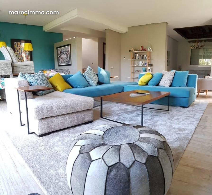 450 m² Villa with Pool and Garden for Sale in El Menzeh — El Menzeh