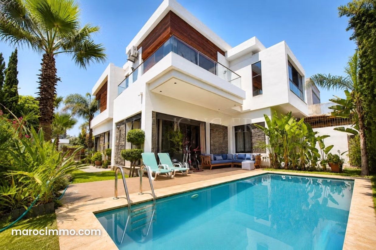 Villa plain, pied 570 m², piscine et jardin, Bouskoura centre — Bouskoura