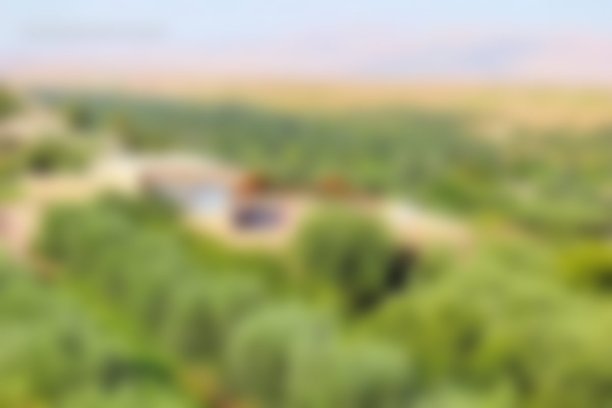 ضيعة فاخرة مطلة على الأطلس للبيع بأمزميز