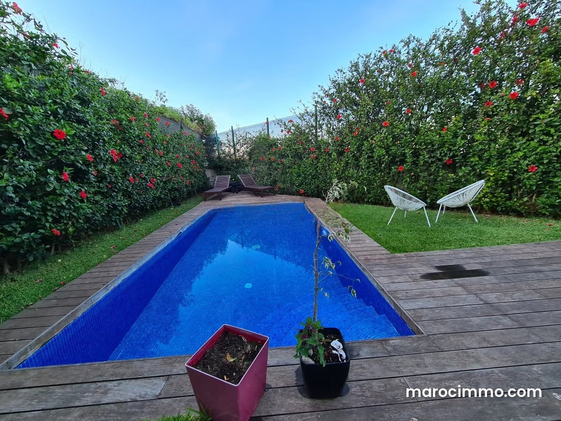 Villa 340 m² avec piscine et jardin, Dar Bouazza à vendre — Dar Bouazza