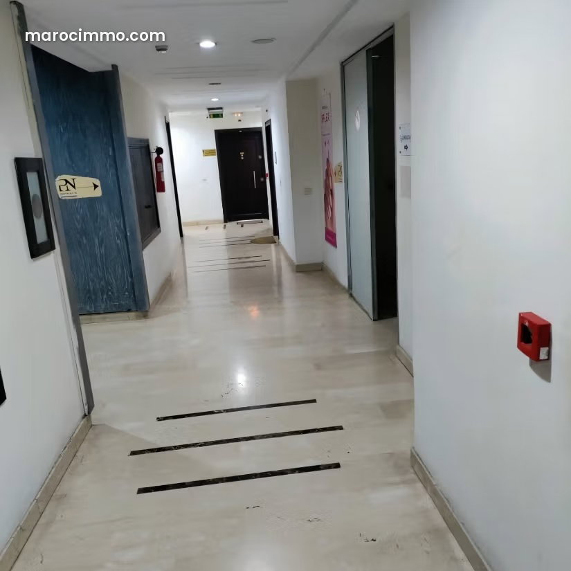 Bureau 61 m² à louer à Anfa, Casablanca, garage inclus — Casablanca