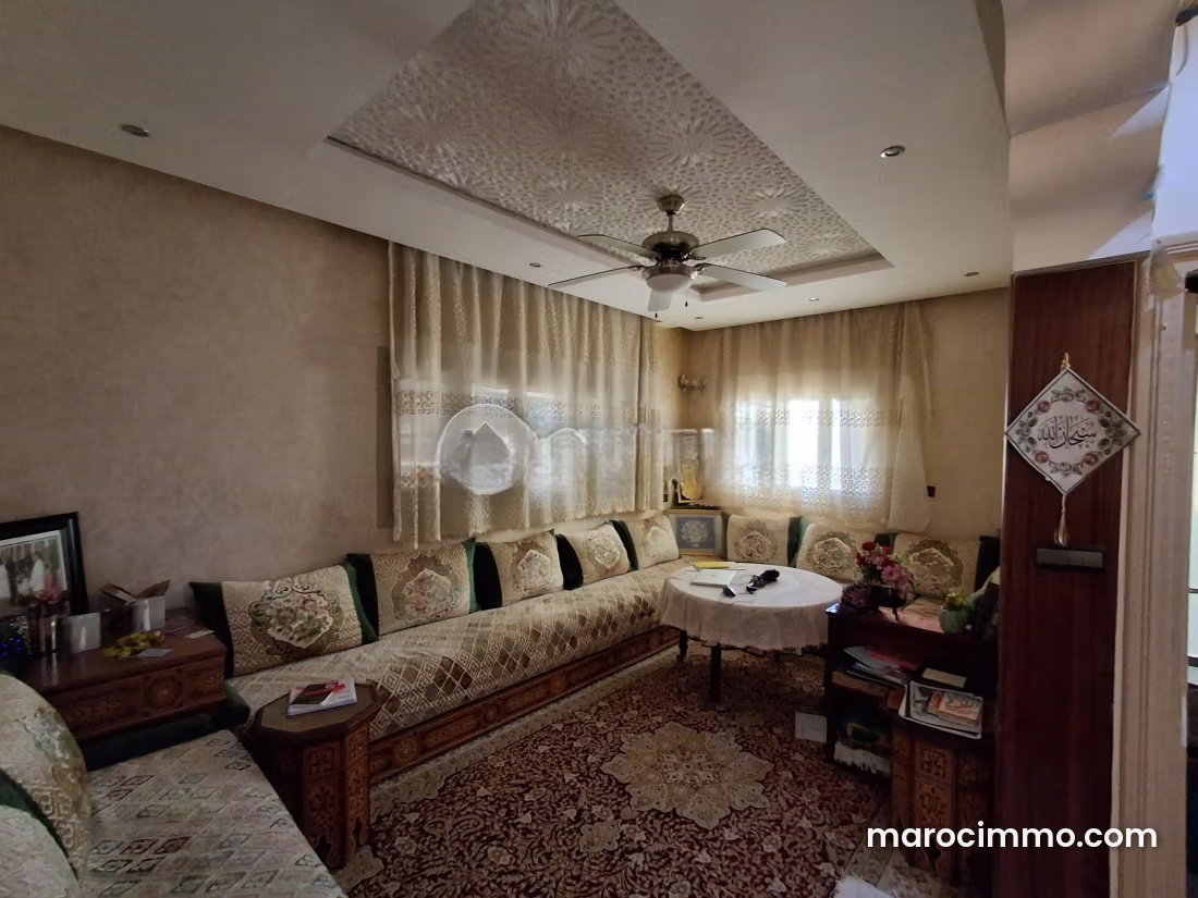 منزل عائلي بثلاثة طوابق في حي سكينة تمارة — تمارة