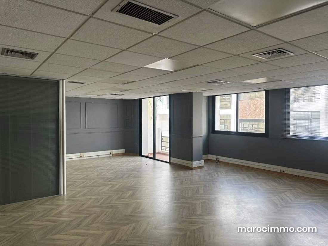Bureau 150 m² à louer à Casablanca Racine 4e étage — Casablanca