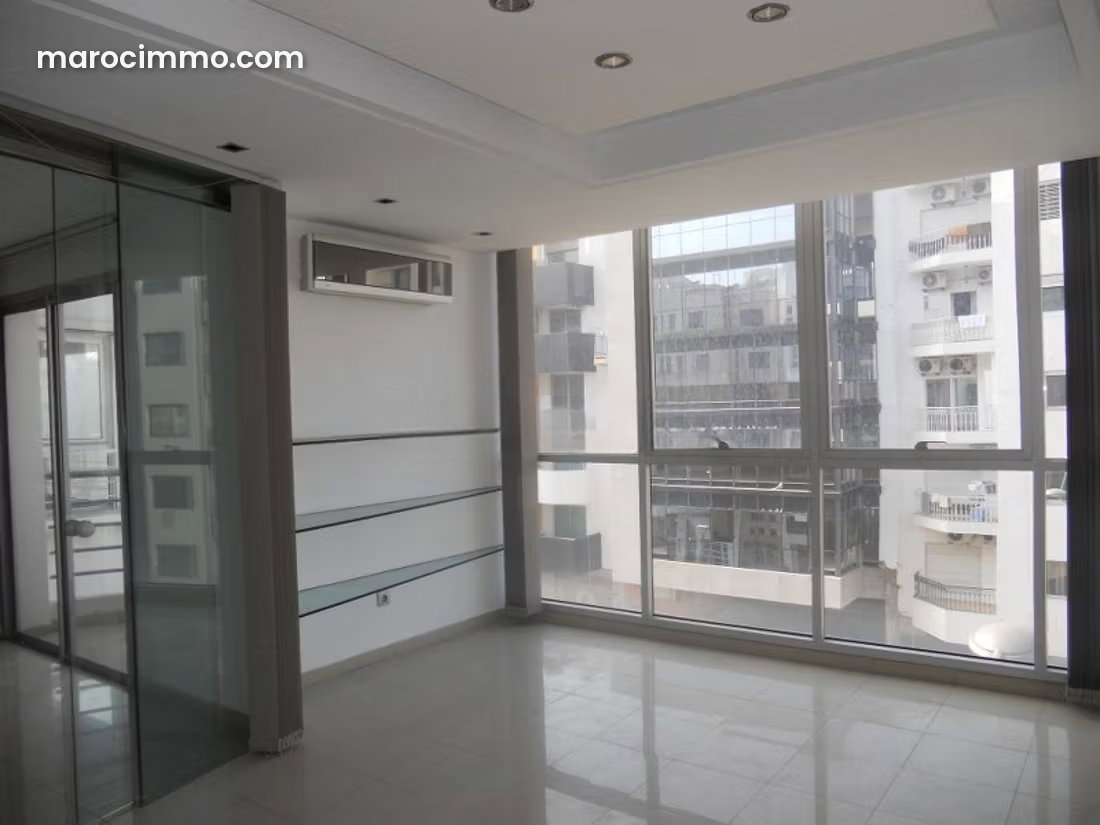 Bureau 120 m² à louer à Racine Casablanca, immeuble professionnel — Casablanca