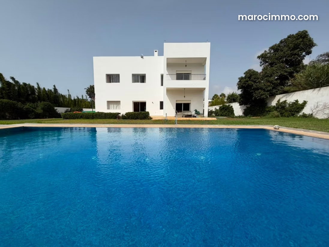 Villa meublée 6 chambres, jardin et piscine à Temara Andalousse — Temara