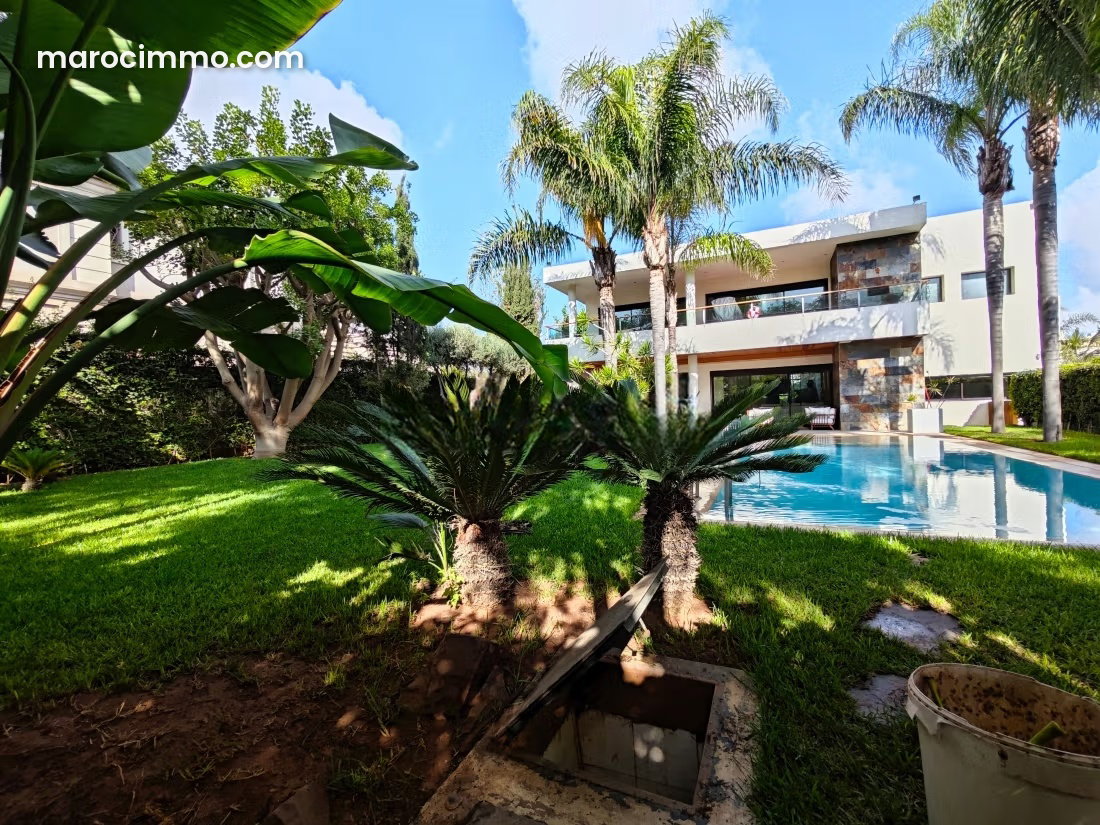 Villa meublée 650 m², jardin et piscine, Sidi Maarouf, Casablanca — Casablanca