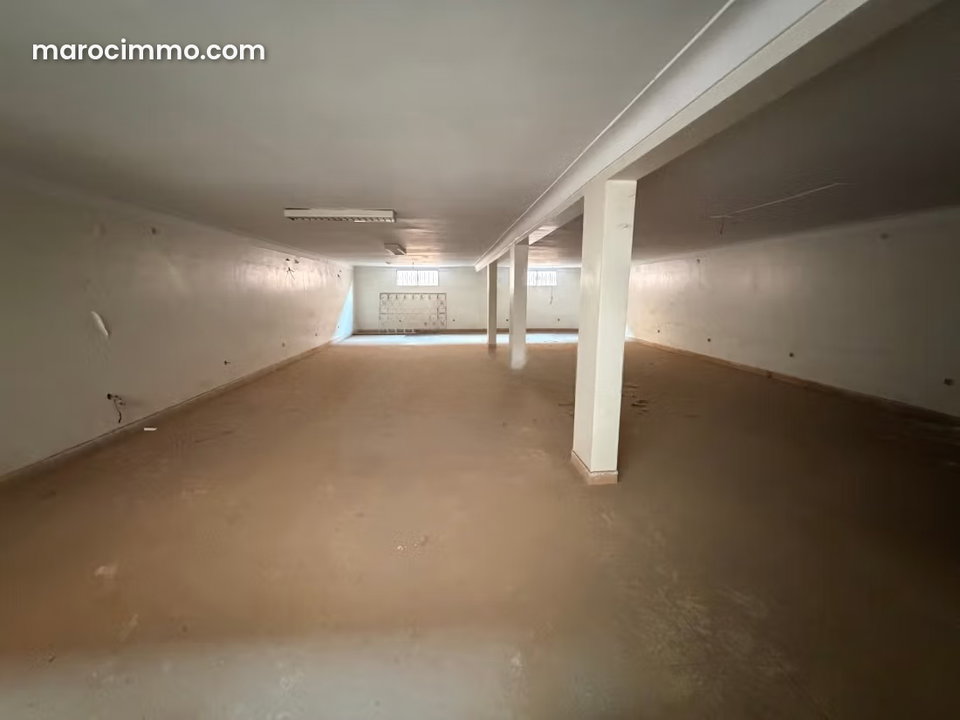 Local commercial 580 m² à Sidi Ghanem, Marrakech, potentiel XXL