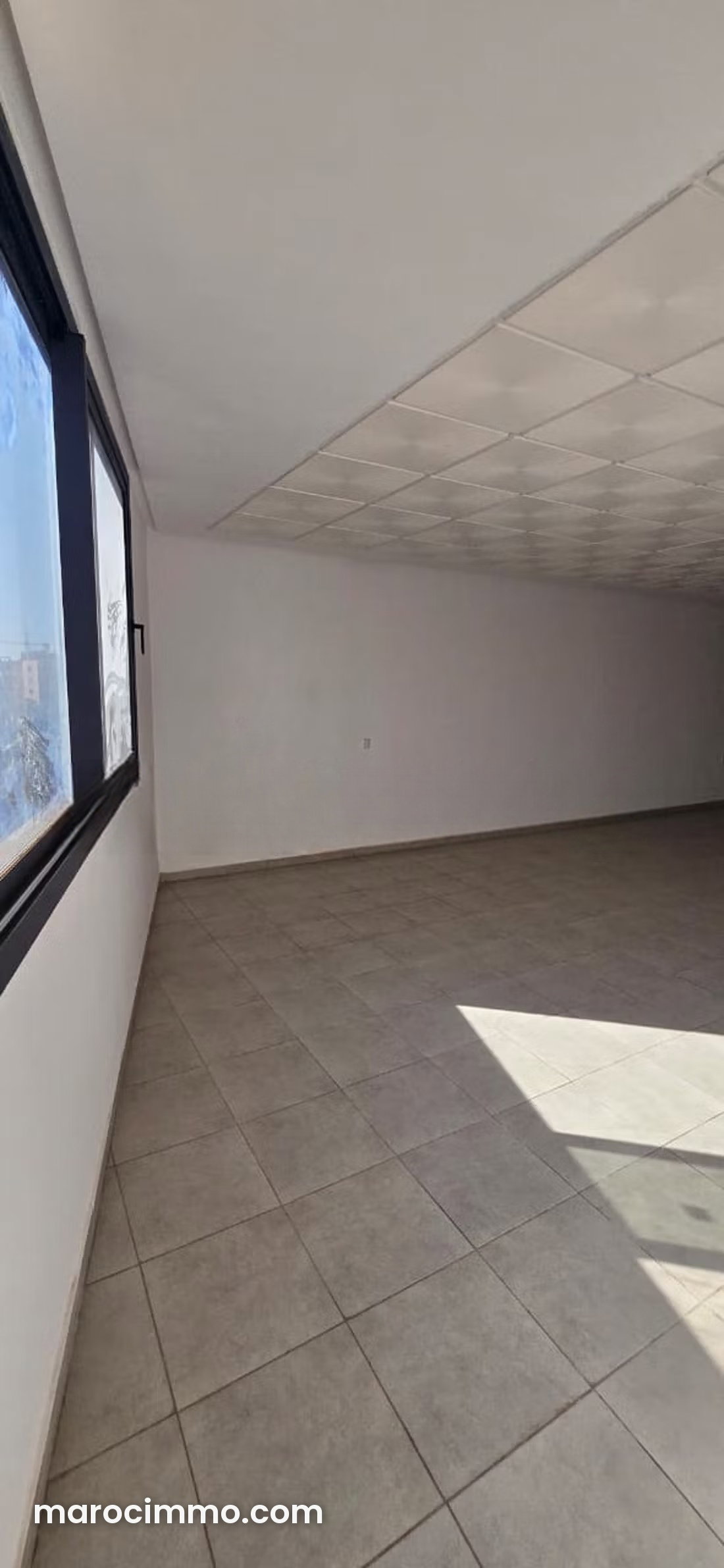 Bureau 63 m² à louer à Guéliz, Marrakech, 4e étage — مراكش