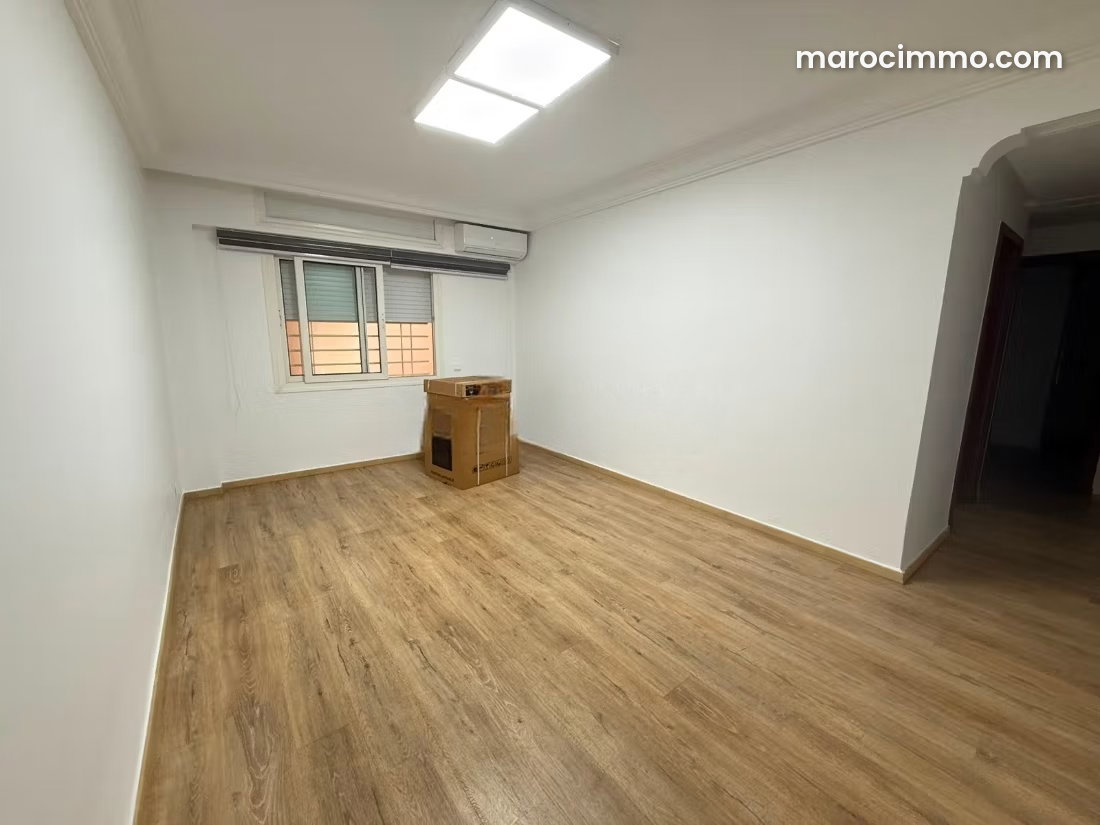 Bureau 80 m² à Aïn Diab, Casablanca, vue dégagée — الدار البيضاء