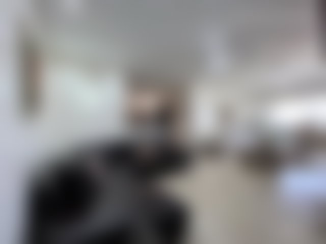 شقة مفروشة بشرفة وحديقة للإيجار بعين الذياب — 4