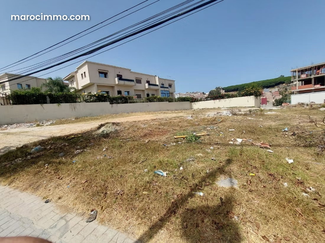 أرض لبناء فيلا راقية بحي جبل كبير في طنجة — طنجة