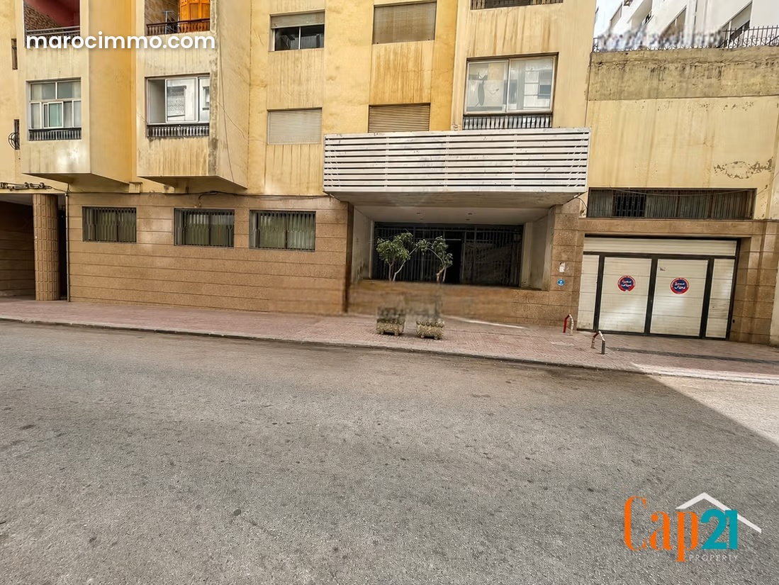 محل تجاري فسيح للكراء بوسط طنجة — طنجة