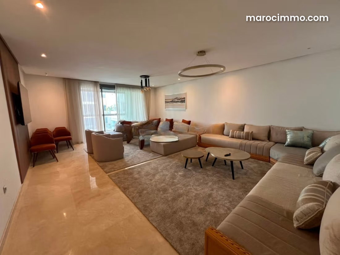 Appartement meublé à louer à Riyad, Rabat, terrasse et piscine — Rabat