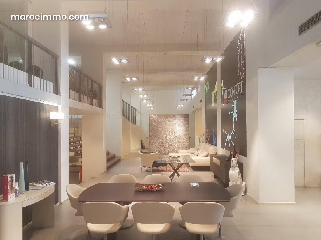 Showroom 950 m² sur axe passant au centre de Tanger — Tanger