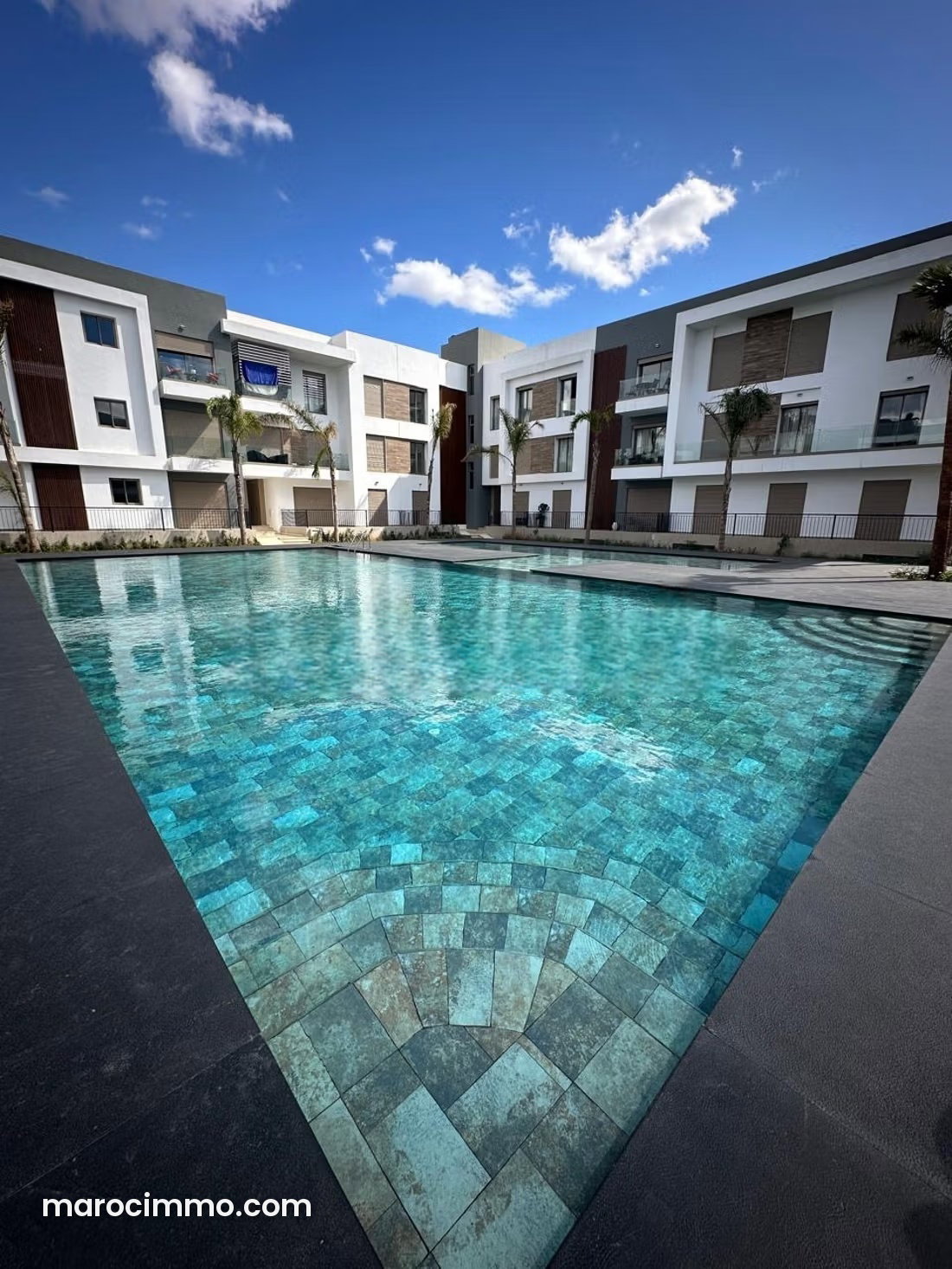 Appartement 4 pièces à louer à Souissi Rabat avec piscine — Rabat