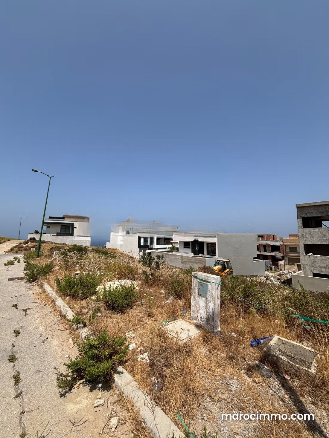 أرض مميزة لبناء فيلا بحي مالاباطا في طنجة — طنجة