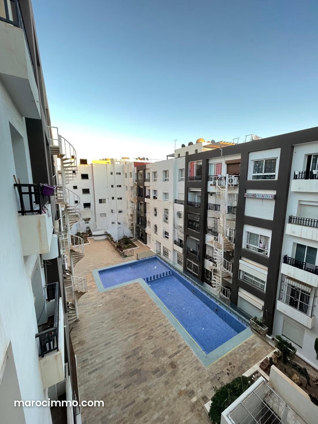 Appartement meublé avec piscine à El Houda Agadir — Agadir