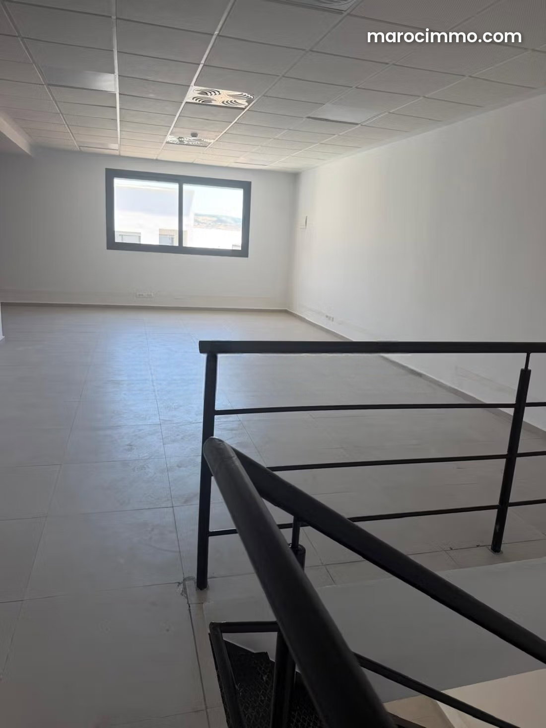 مكتب مشرق للكراء بحي موزارت بطنجة — طنجة
