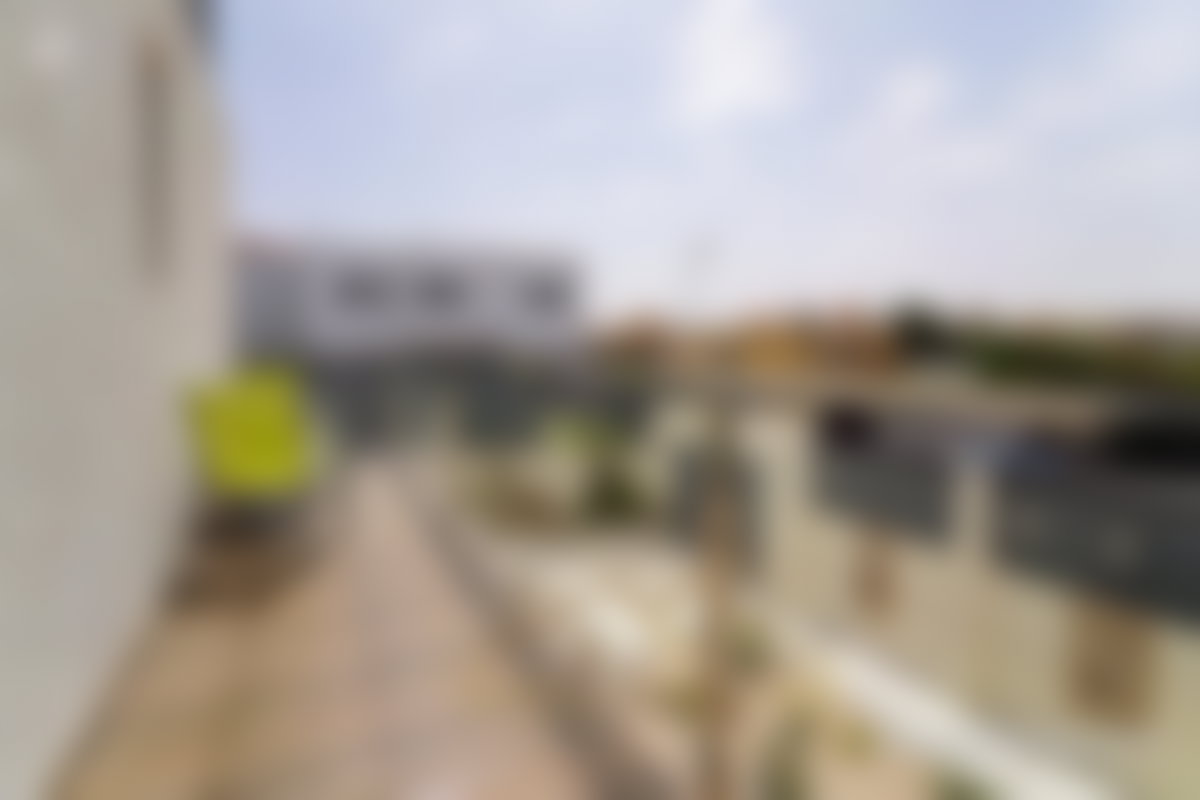 فيلا مفروشة بشرفة للكراء القصير بحي الشرف في أكادير